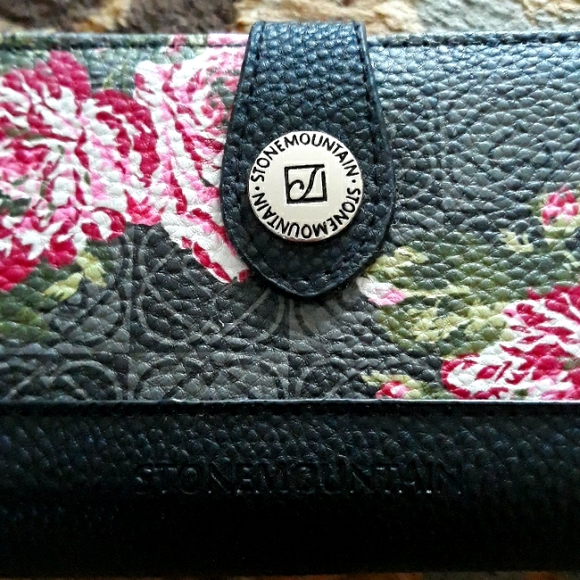 2x*Host Pick*Stone Mountain pretty bonded leather wristlet